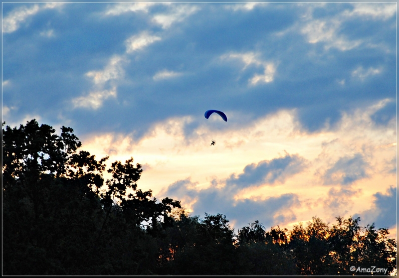 parachute3031-br-ama.jpg